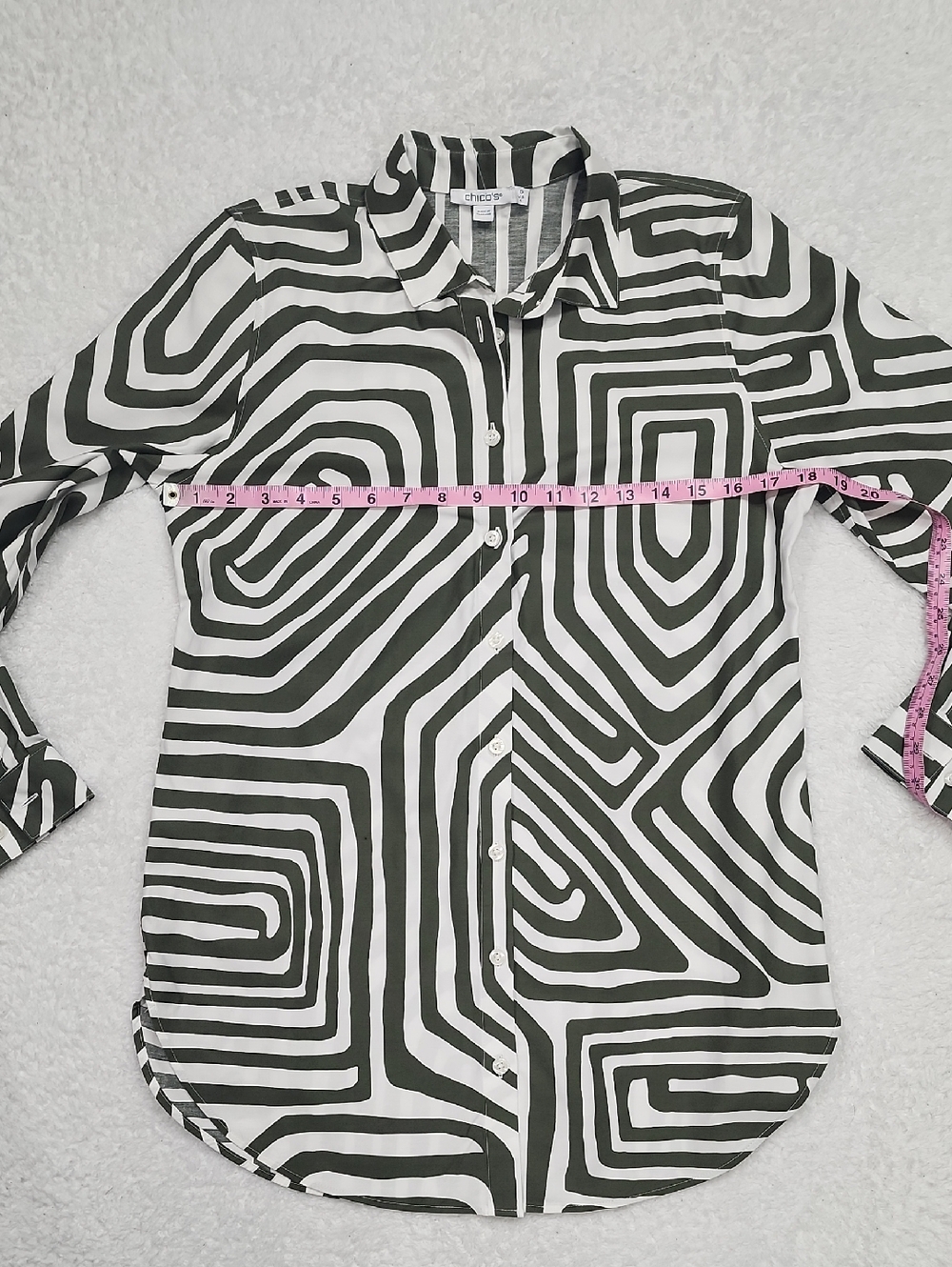 Chico's No Iron Stretch Abstract Long Sleeve Button Down Tunic Like New - Picture 7 of 11